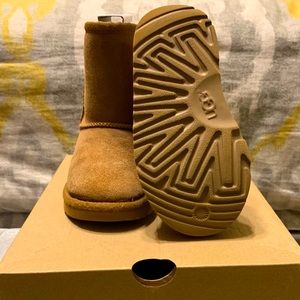 Ugg Classic Toddler Girls Size 9